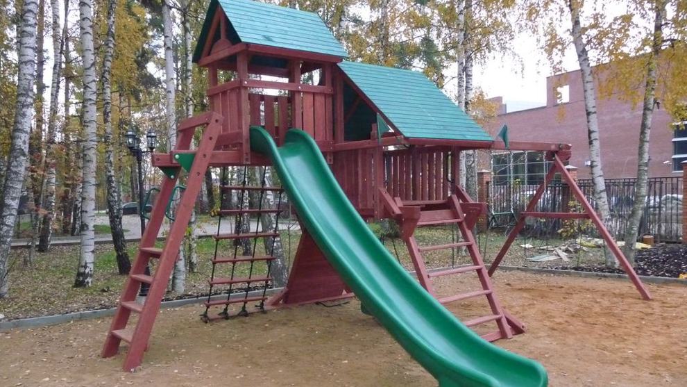 Площадка КОРОЛЕВСТВО Делюкс вид сбоку